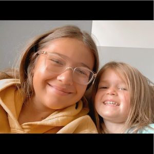 Meet your Posher, Chloe